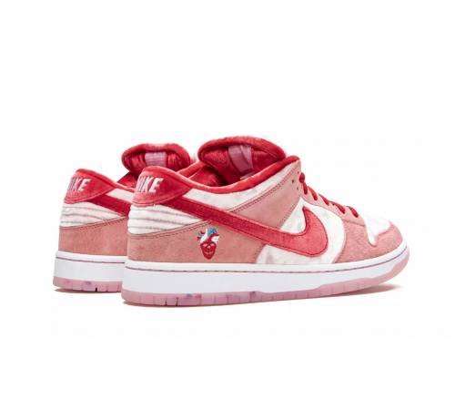 Кроссовки Nike SB Dunk Low Pro Strange Love